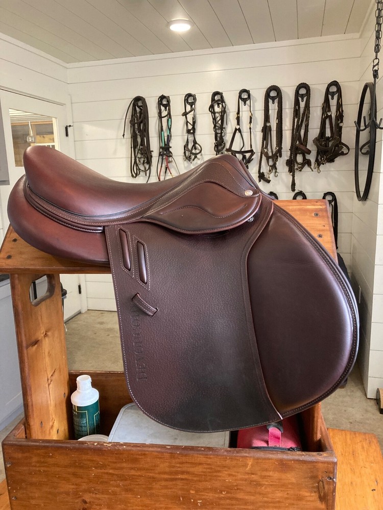 Super Comfy 17" Devoucoux Lab saddle with stirrup leathers