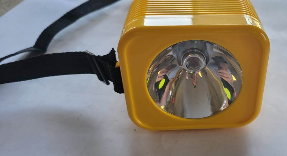Multi Propose AM/Fm Radio With Lantern.