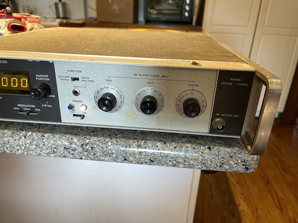 HP 8443A Tracking Generator Frequency Counter (POWERS ON, DISPLAY INDICATES)