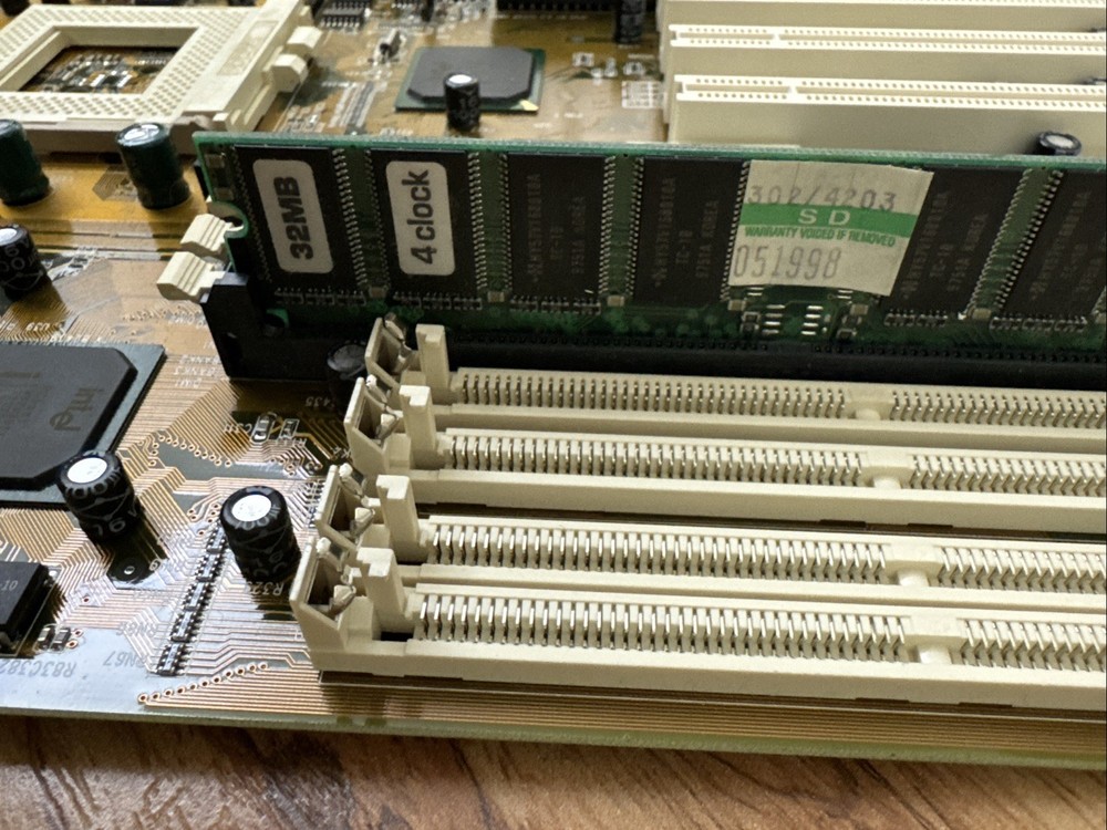 Vintage Shuttle HOT-569 Motherboard Socket 7