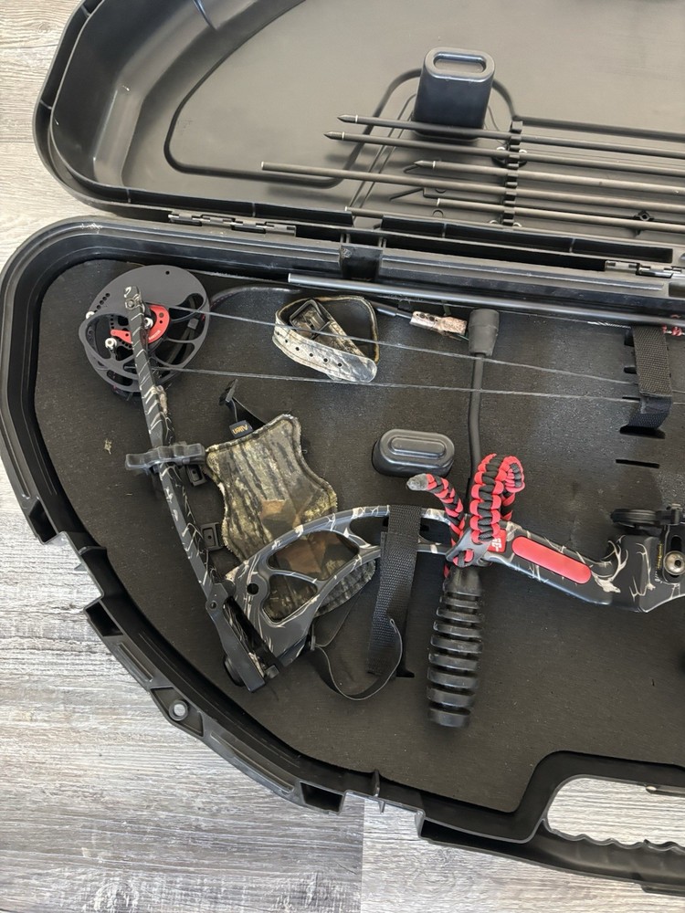 PSE Stinger 3G Compound Bow Package – Case, Sight, Stabilizer – Ready To Hunt