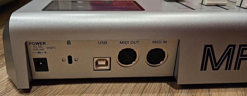 Akai Pro MPD24 USB MIDI Controller with Display - 16 Velocity Sensitive Pads