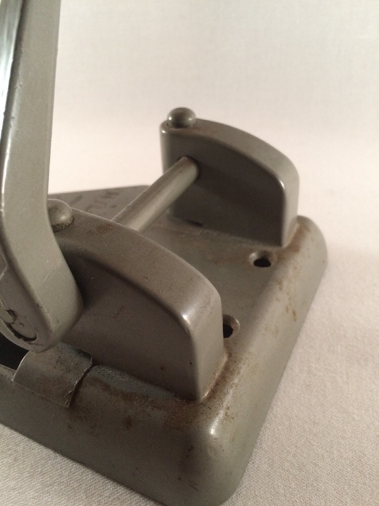 WILSON JONES MARVEL 2 HOLE PUNCH