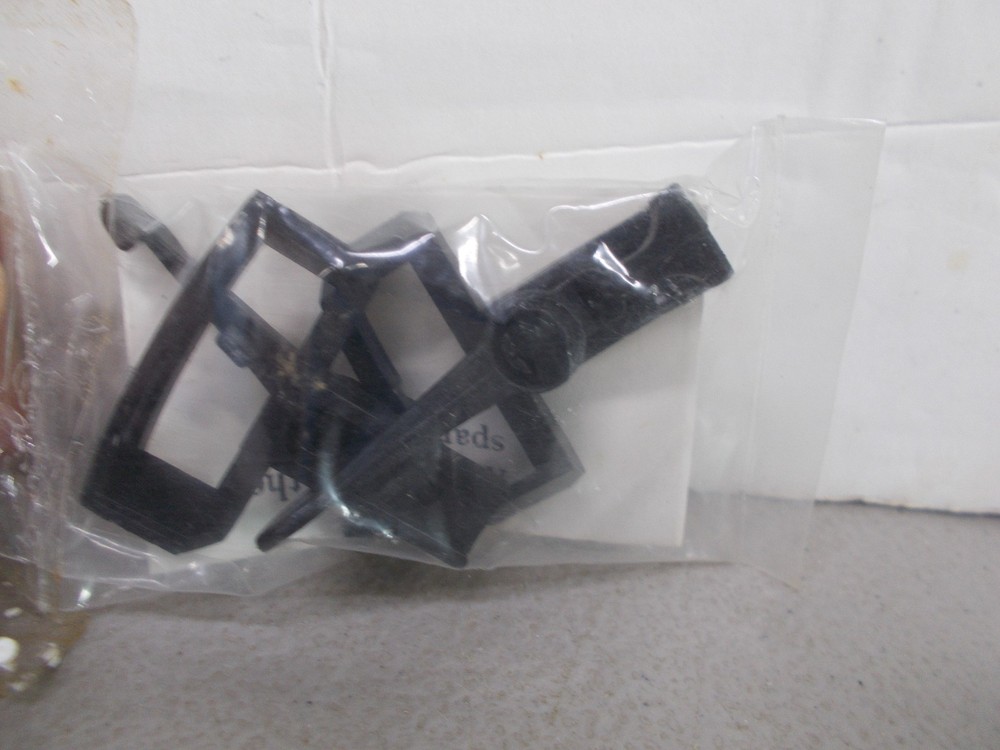 ONE PAIR OF HOOK & LOOP COUPLERS ~ G SCALE~ LOT A