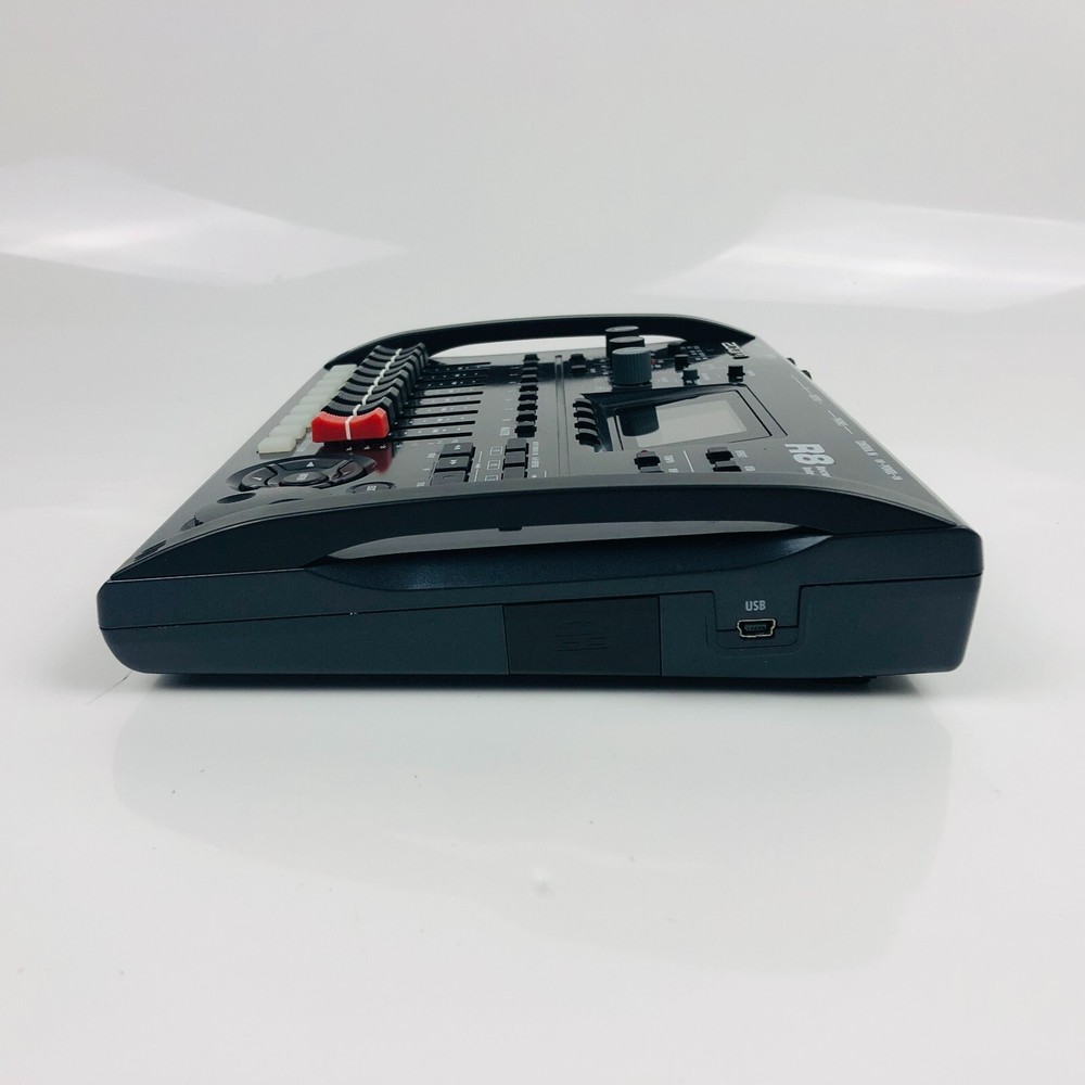 Zoom R8 Multitrack Digital Recorder 8-track MTR Sampler Working Order