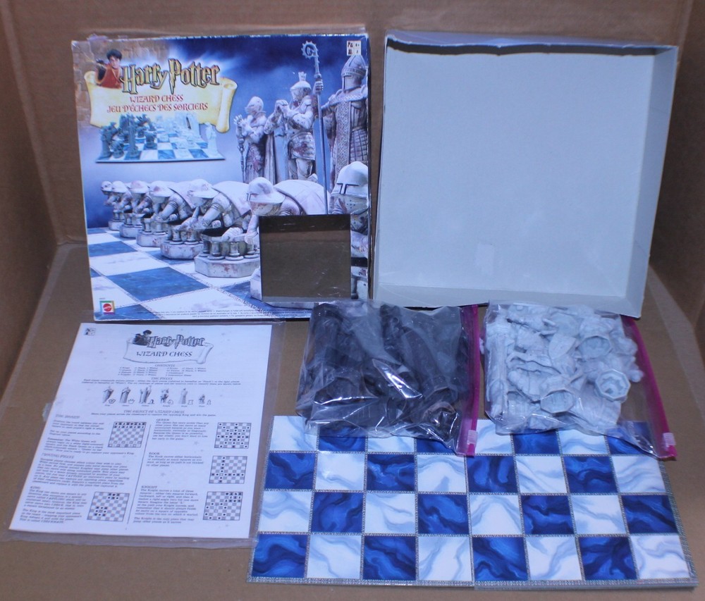 USED / COMPLETE / Harry Potter Wizard Chess Set 2002 Mattel