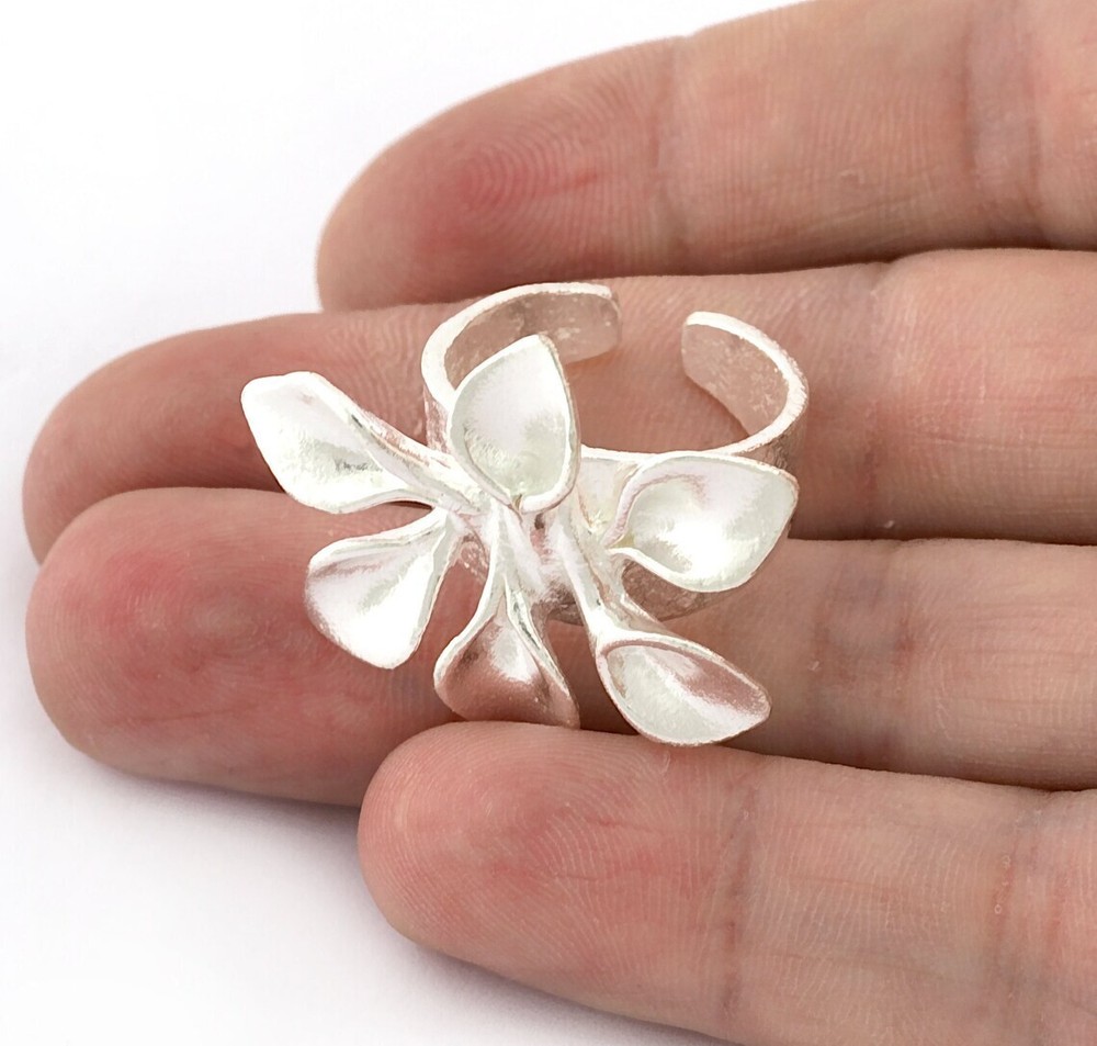 Flower Ring, Shiny Silver Plated Brass Adjustable 4024