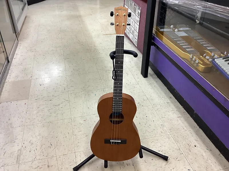 Diamond head Ukulele DU-200 Baritone