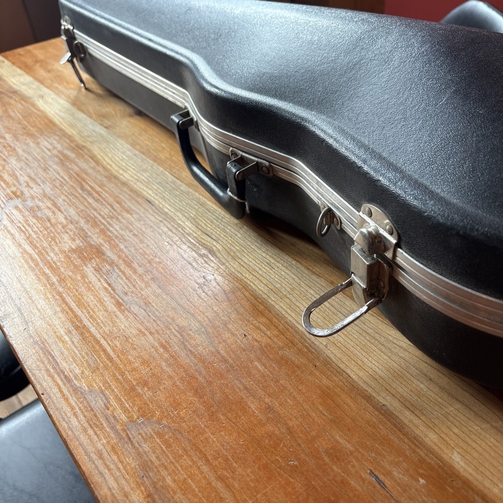 SKB Molded Hardshell Violin Case Plush Interior