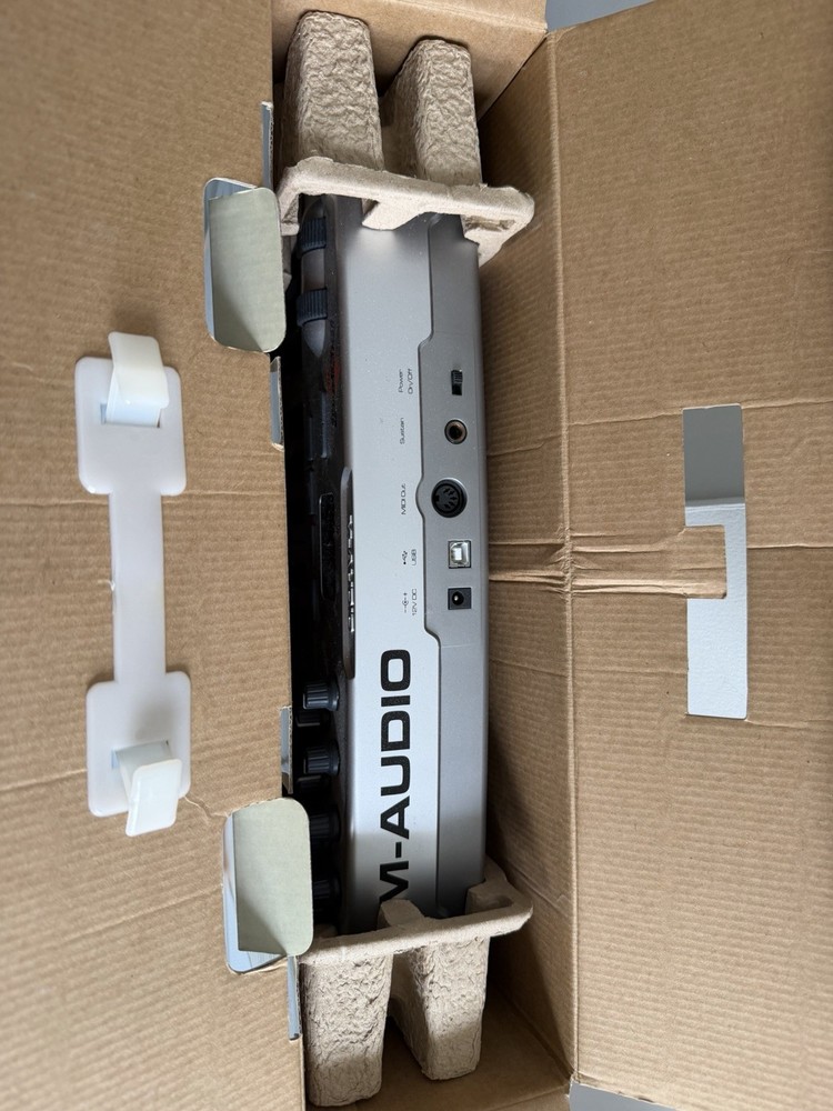 M-Audio Oxygen 8 v2 25-Key USB MIDI Keyboard Controller, LED Display