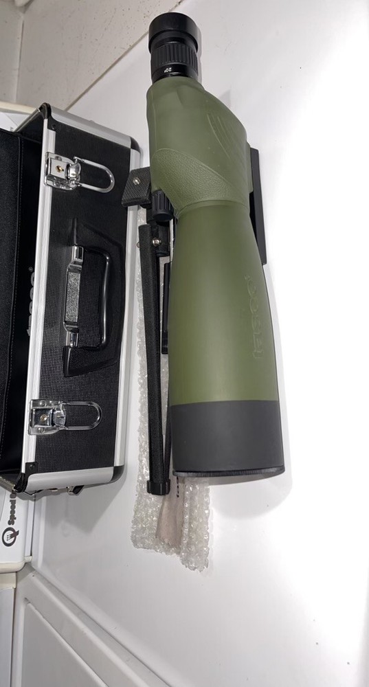 TASCO SPOTTING SCOPE ON TRIPOD, 20-60X