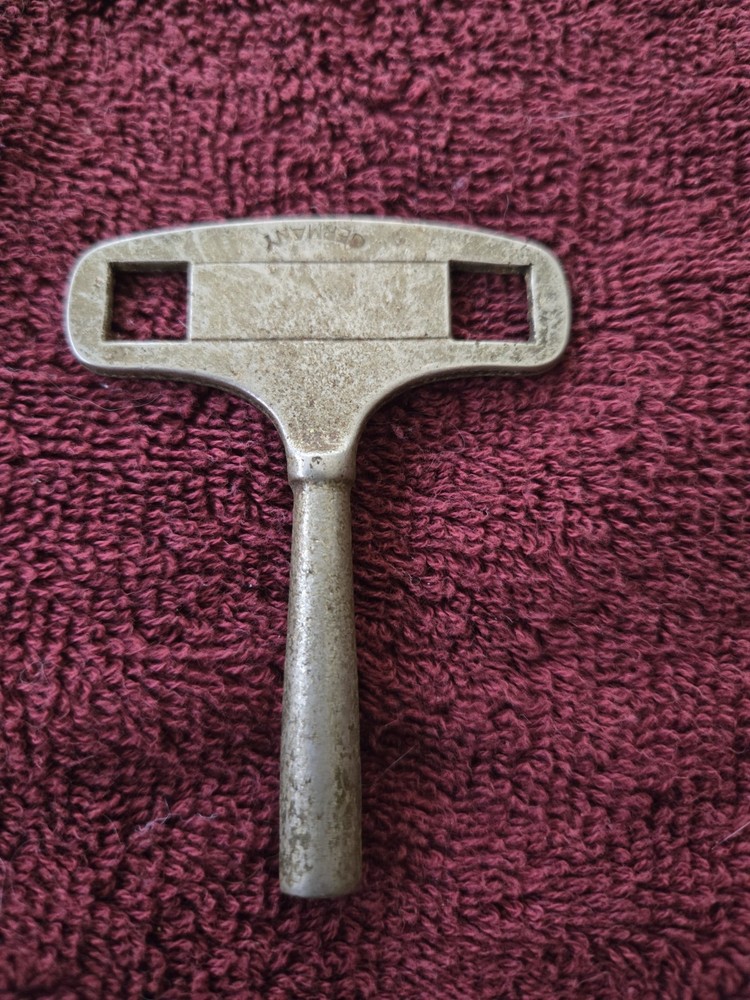 Vintage Clock Keys Size 7 - 4mm Pick one key
