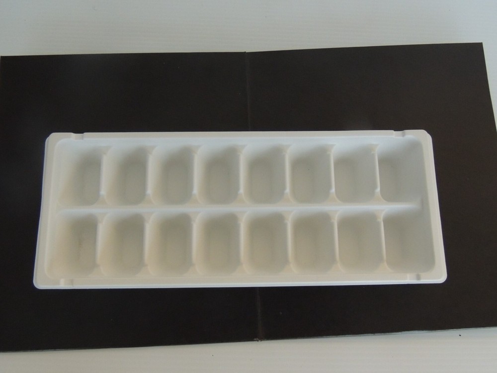 Vintage  Plastic Ice Cube Tray White new