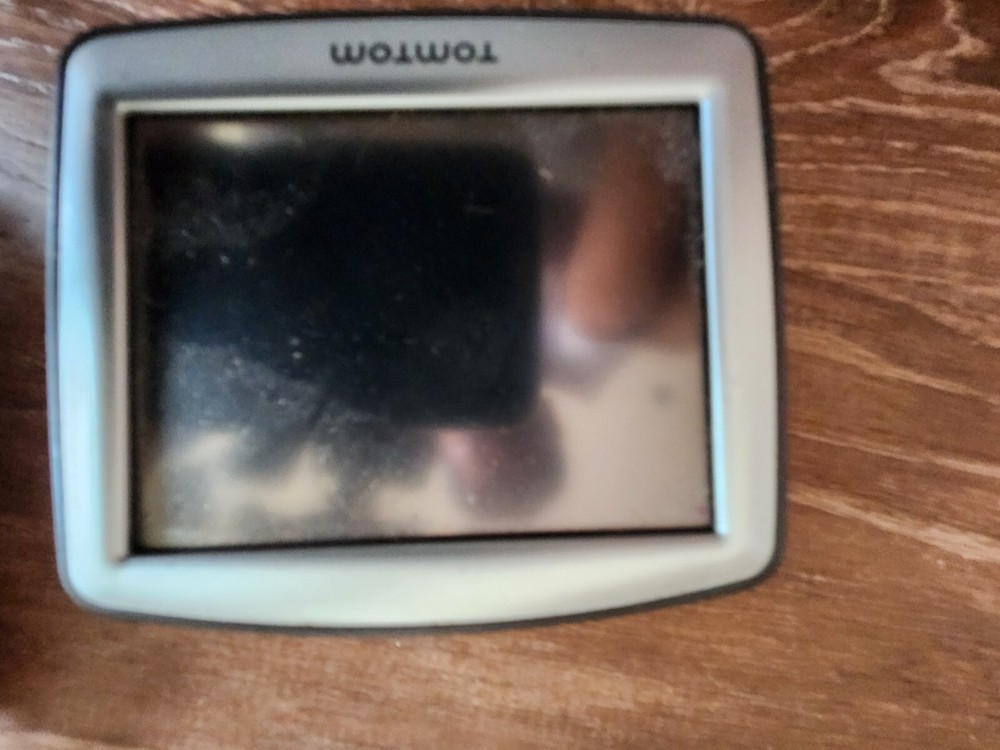 Garmin Nuvi Silver Portable Touch Screen 3.5" LCD Display GPS Navigator & Tomtom