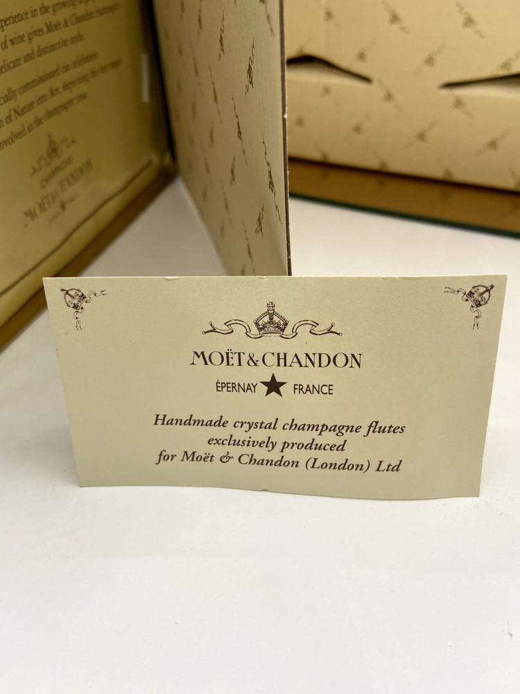 Moët & Chandon champagne flute presentation tin