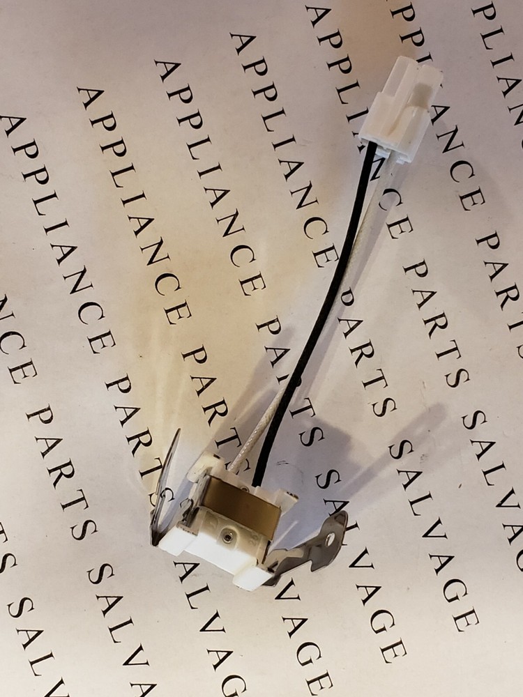 WB08X10027 HALOGEN LIGHT SOCKET & BRACKET FROM BRAND NEW MICROWAVE