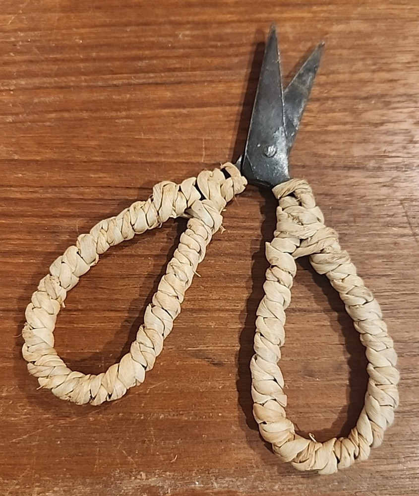 VINTAGE JAPANESE WICKER HANDLE PRUNING SHEARS/UTILITY SCISSORS 6"