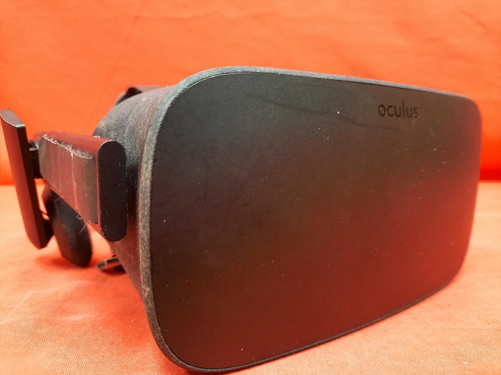 Broken Oculus Rift CV1 Virtual Reality Headset Black Home Bluetooth 7793