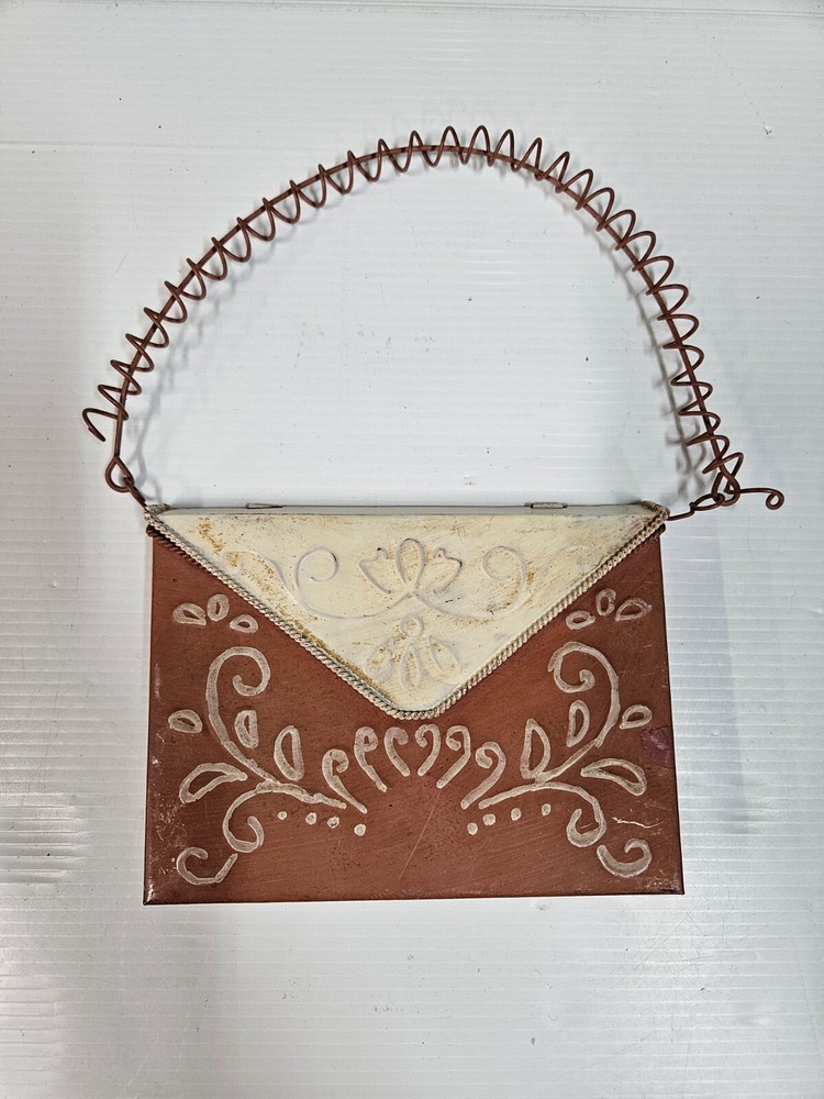 Wall Mount Metal Mail Holder Envelope Shape Mail hanging decor / Storage White!