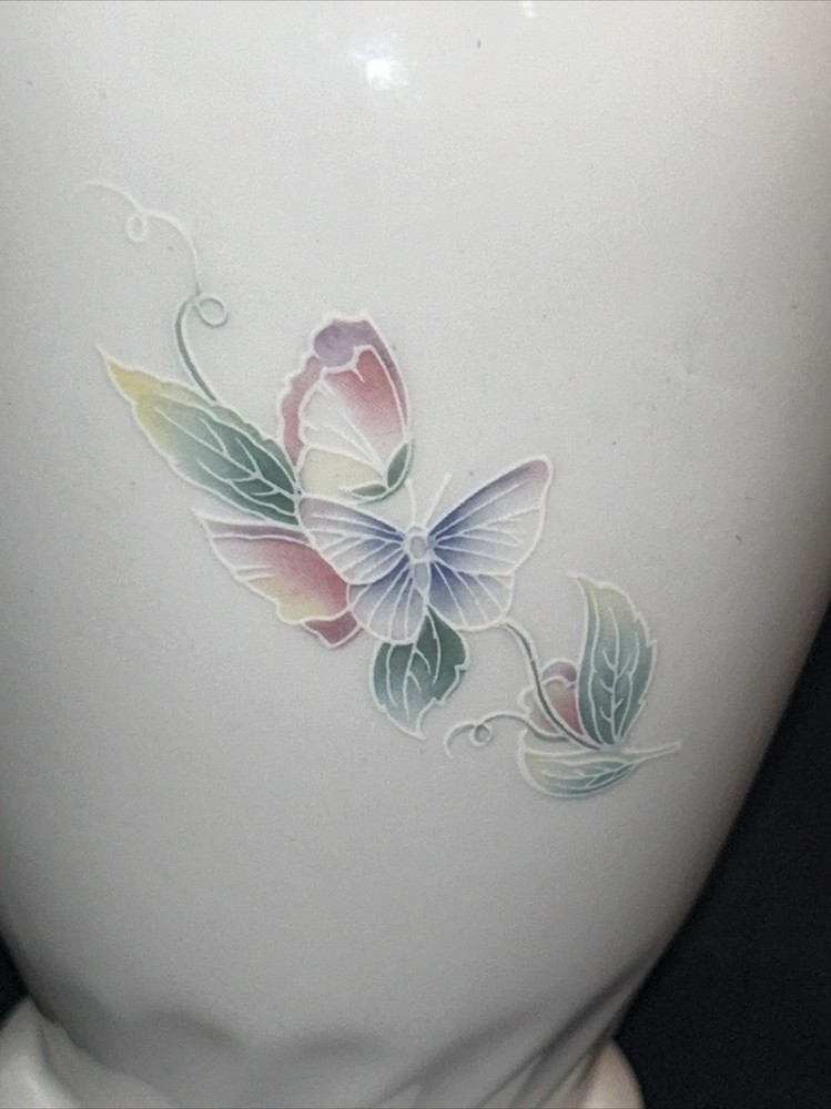 Aynsley bone China “Sweetheart” pattern vase