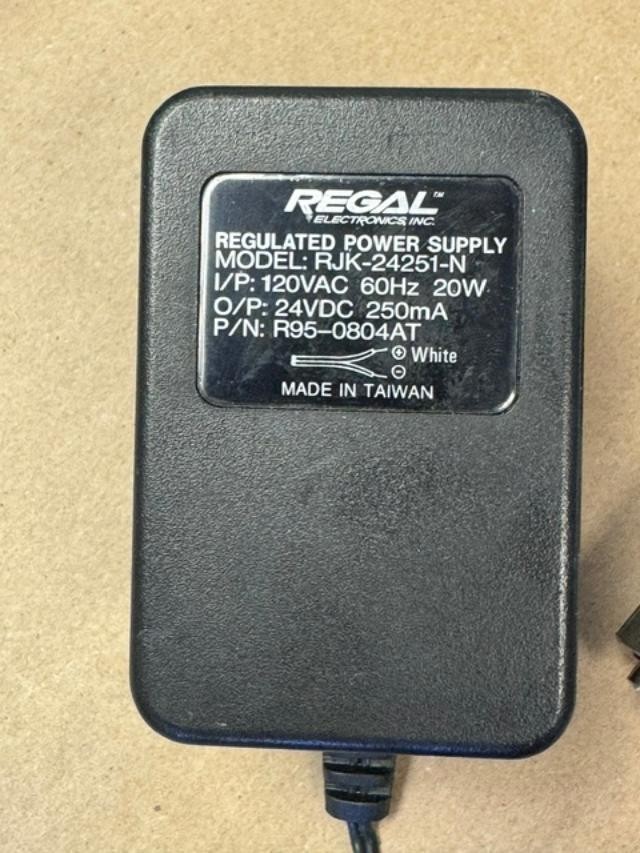 SIERRA MASS-TRAK MODEL 810C-DR-1-LF-MP DIGITAL MASS FLOW CONTROLLER 37204