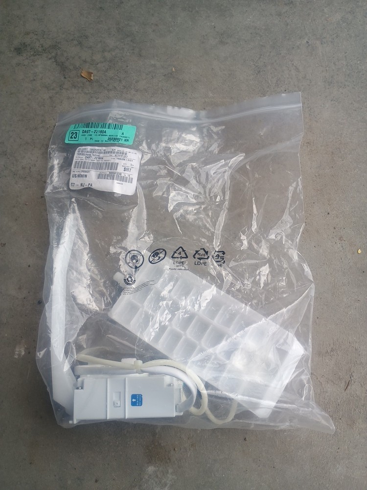 NEW Samsung Refrigerator Ice Maker Assembly DA97-22160A