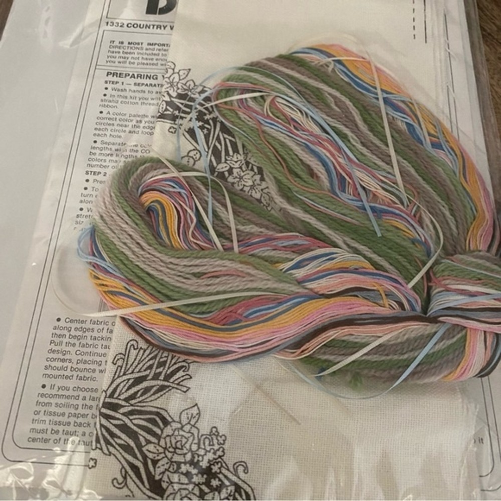 Dimensions Crewel Set Hearts Needlework Kit
