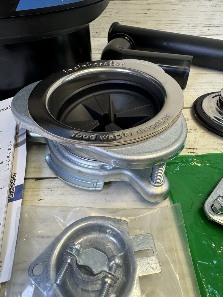 Garbage Disposal InSinkErator Power 900 Continuous feed 3/4 HP