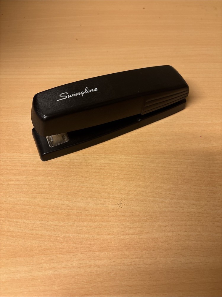 Swingline Model 545xx Classic Black Desk Stapler Light Duty
