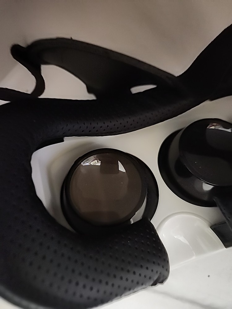 A Duro VJR 1000 Virtual Reality Glasses