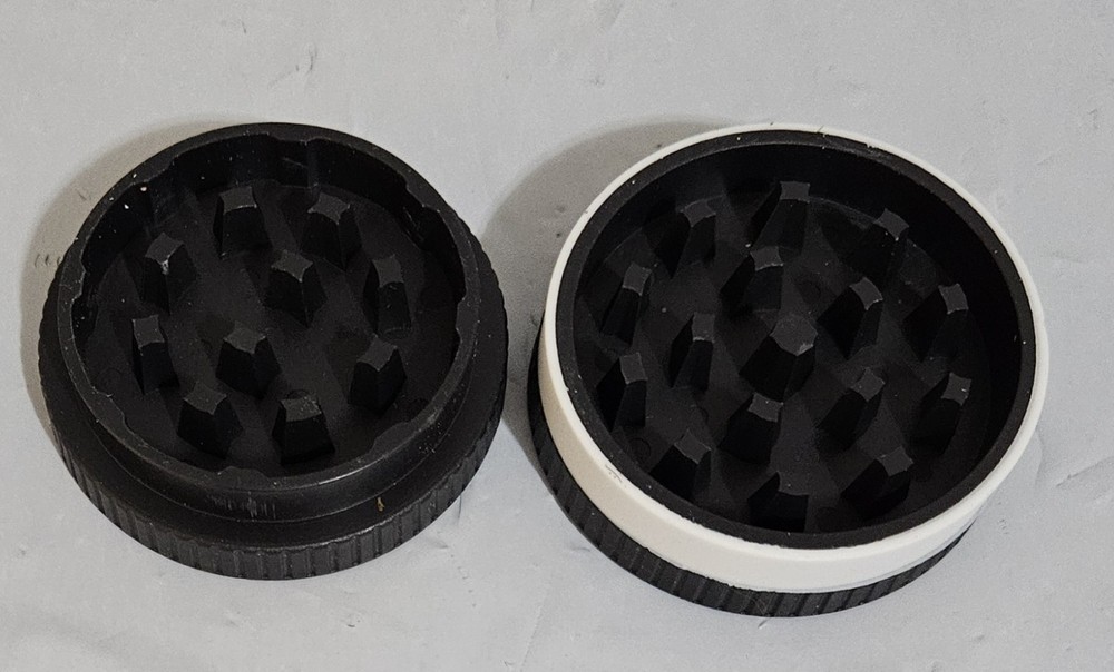 Oreo Style Grinder 2.2 Inch