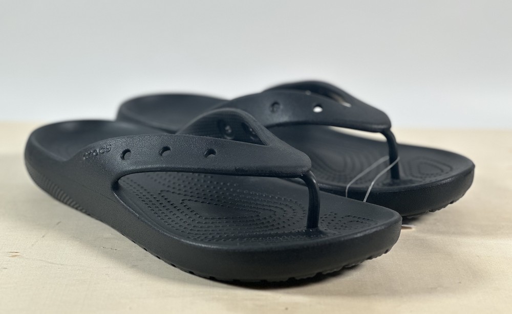 Crocs Adults’ Classic Flip Flop V2 - Black