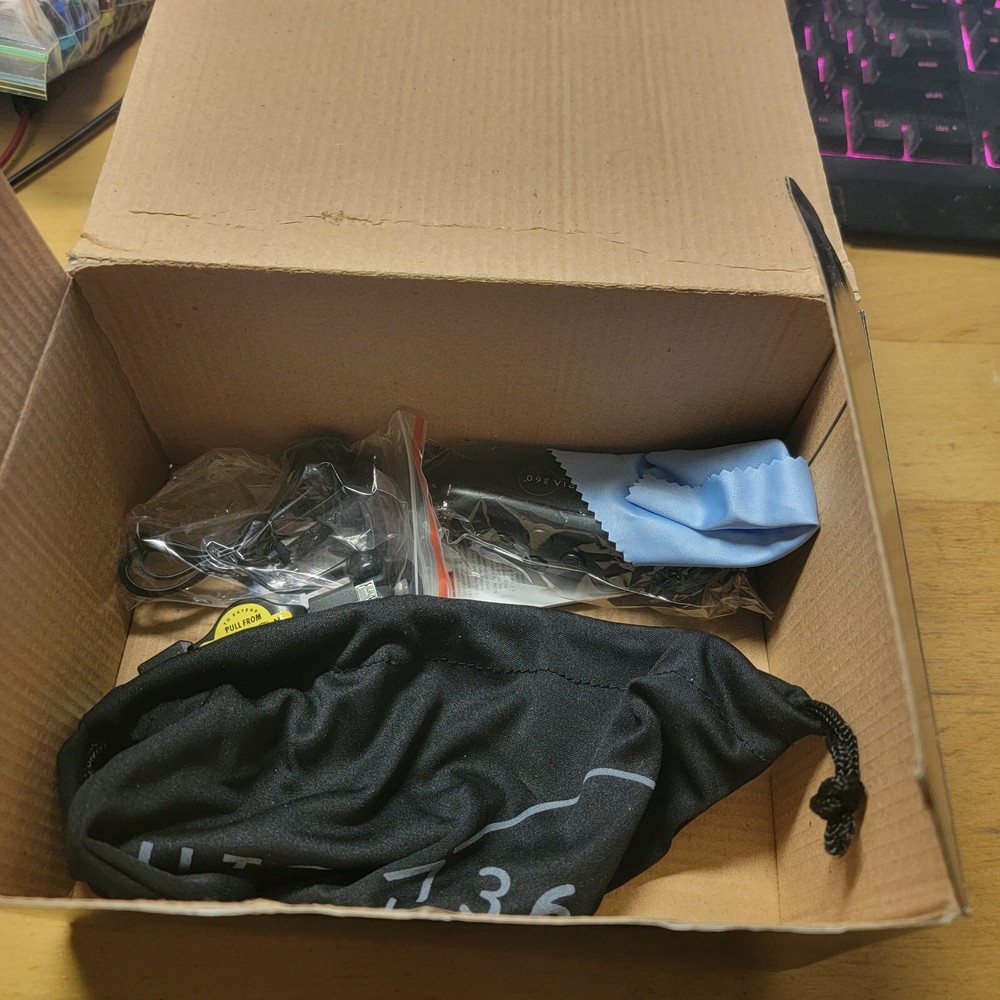 VR Headset with Wireless Bluetooth Controller - iPhone & Android New Open Box