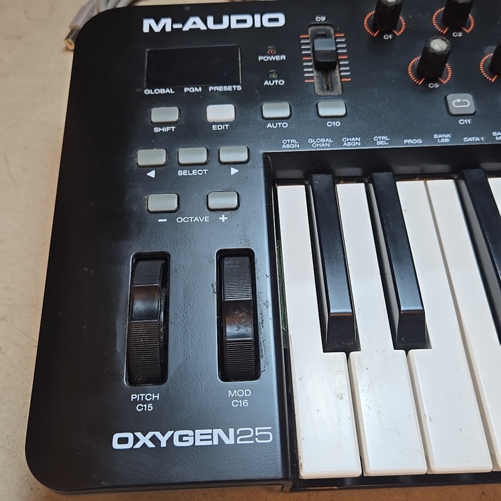 M-Audio Oxygen 25 - 25-Key USB MIDI Keyboard Controller