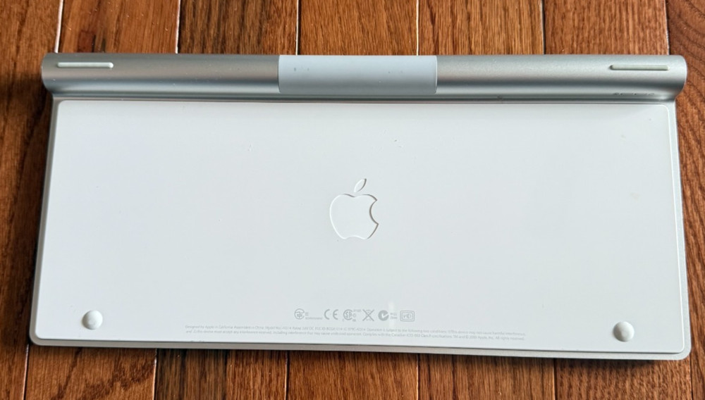 Original Apple A1314 Wireless Keyboard, silver, tested