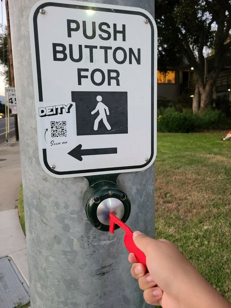 The first FOLDABLE stylus/door hook! Open doors and use public touchscreens.