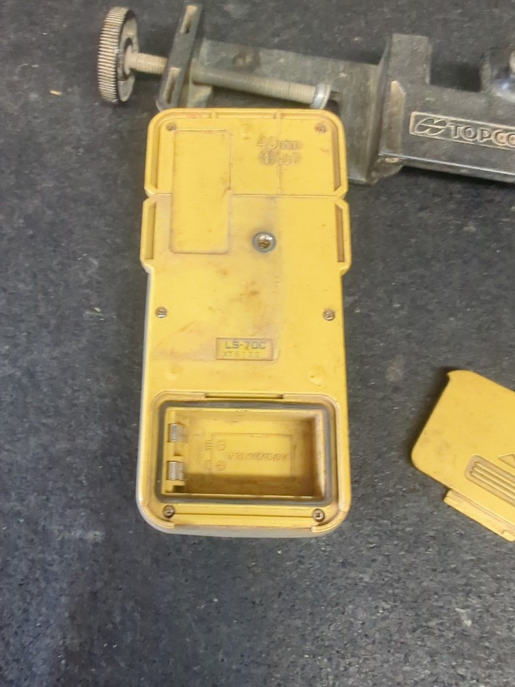 Topcon Laser Receiver LS-70C w/bracket - Power Tested