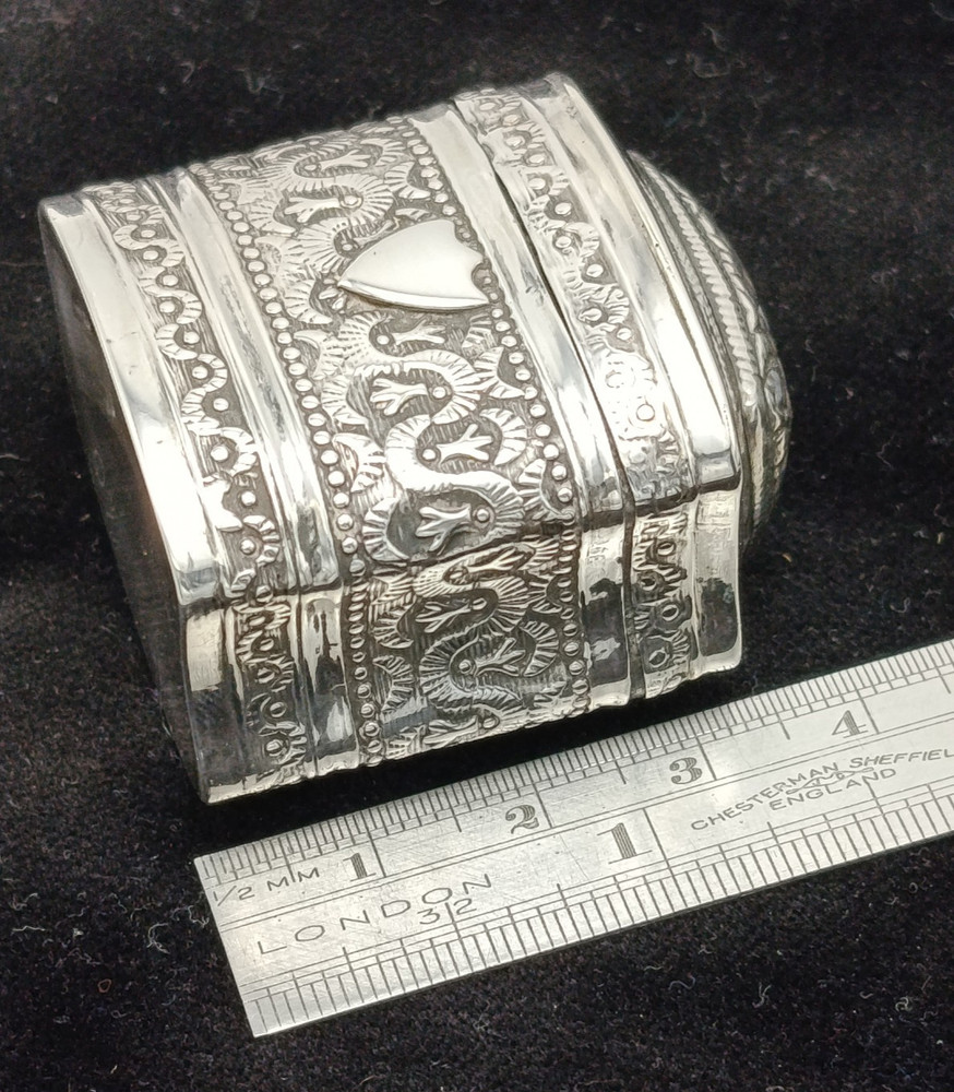 19th Century Loderein Dutch Scent Snuff Solid Silver Repousse Hinged Lid Box