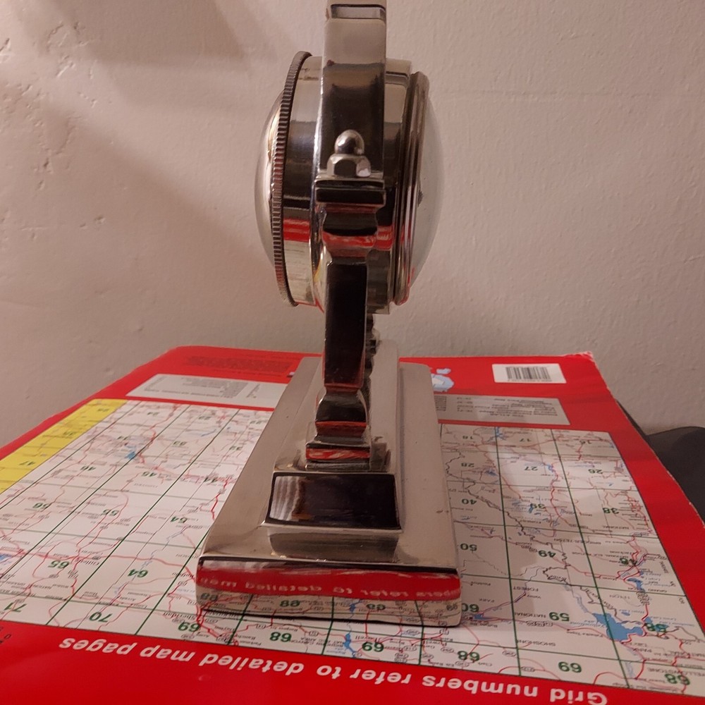 Cast Metal Shiny Silver Desk Clock, Battery powered