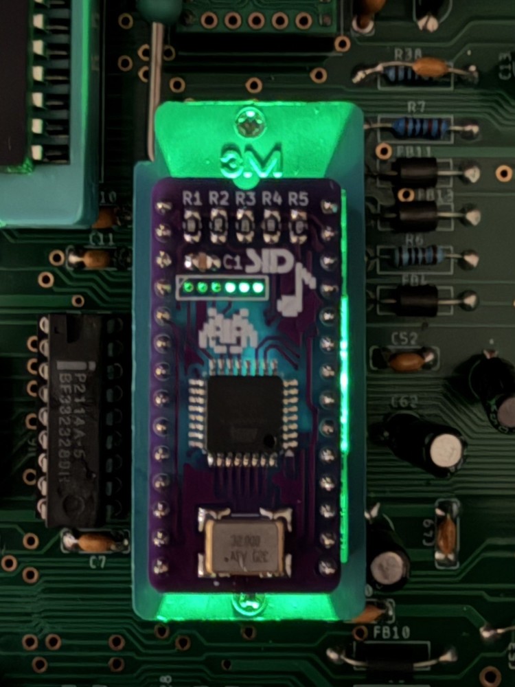 Commodore 64 128 Retro SID SwinSID 6581 8580 SoundChip Space Invader Edition LED