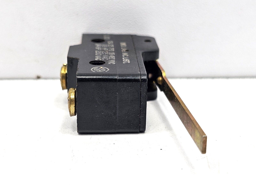 BZ-RW80-A2 MICRO SWITCH LOT OF 2