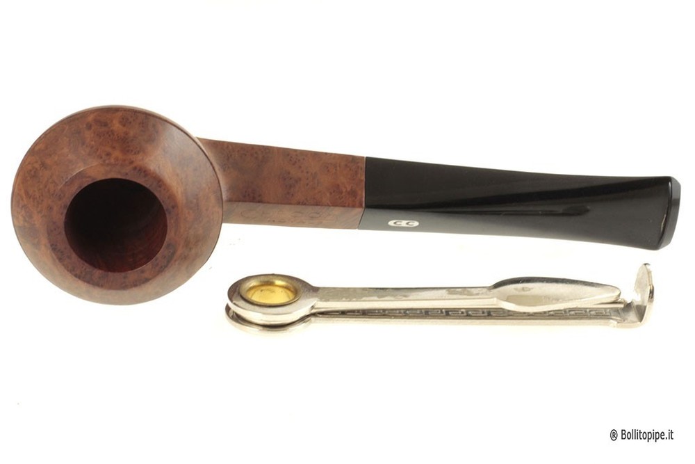 Chacom Royale 8 - Straight Rhodesian (~1950)