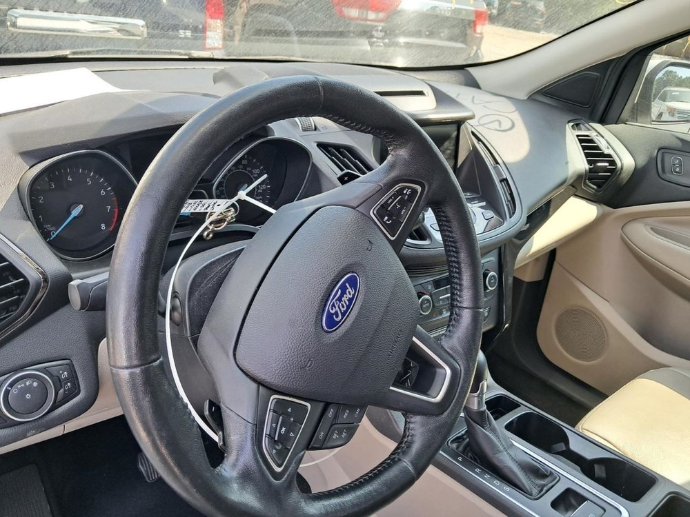 ESCAPE 2018 Glove Box 4800513