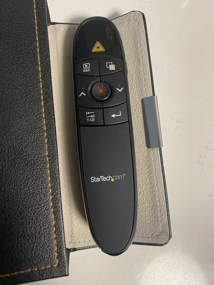 StarTech Wireless Presentation Remote With red Laser Pointer - 90ft (27m)