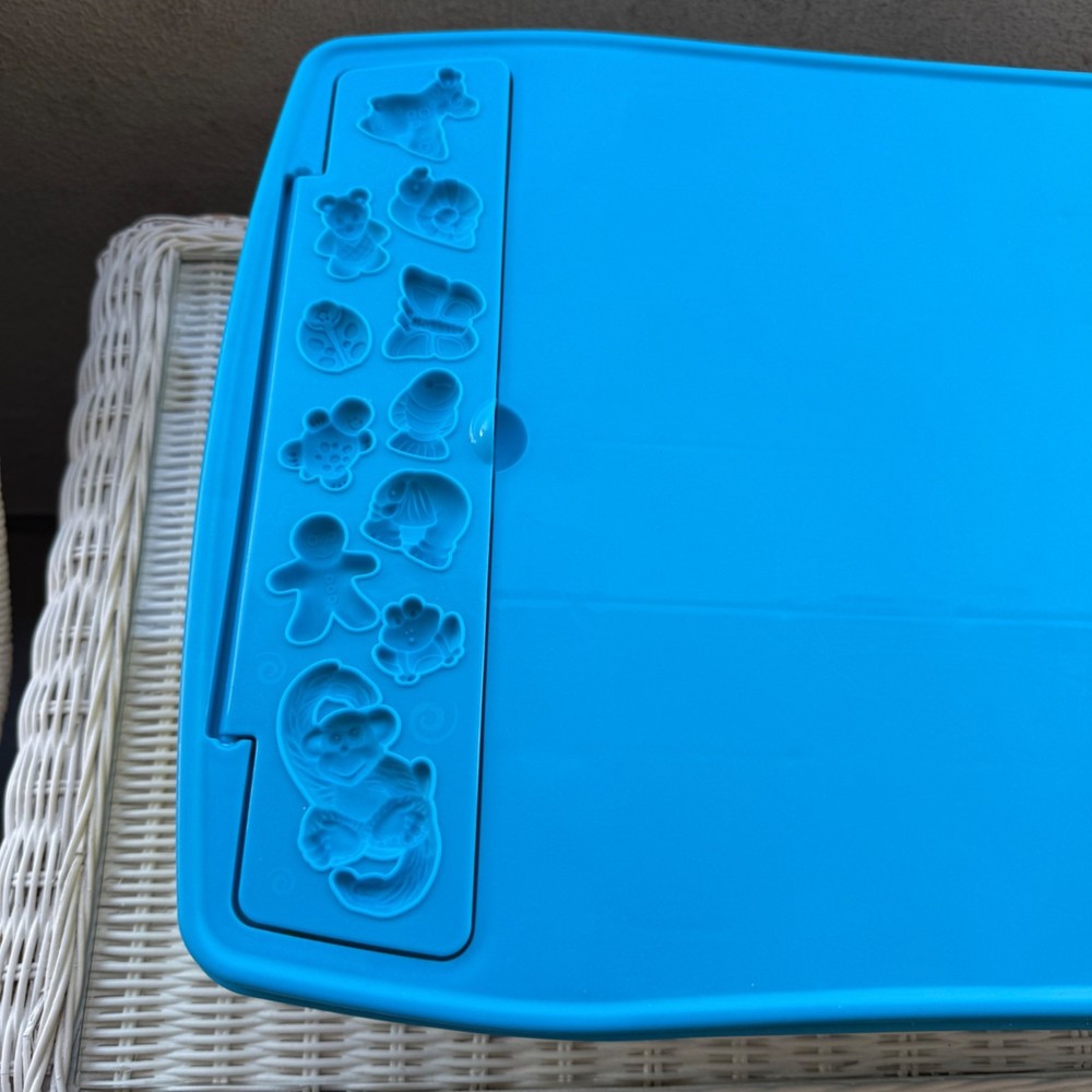 Play-Doh Play and Store Activity Table w/ Accessories