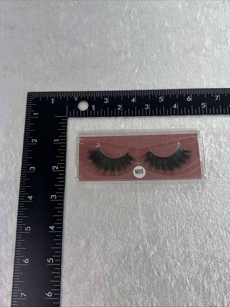 false eyelashes #M05