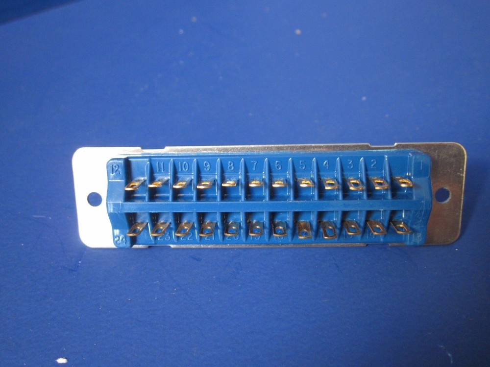 AMPHENOL 26-4100-24P Rectangular Power Connector, 24 Contacts, Lot of 2