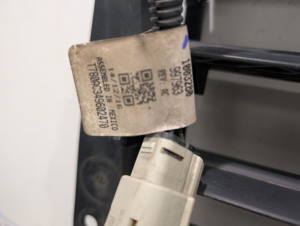 17 CHEVY SILVERADO 1500 AIR SHUTTER 5.3L