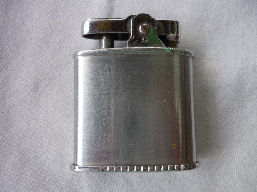 Vintage Ronson Triumph Flint Lighter Engraved Winged Lion