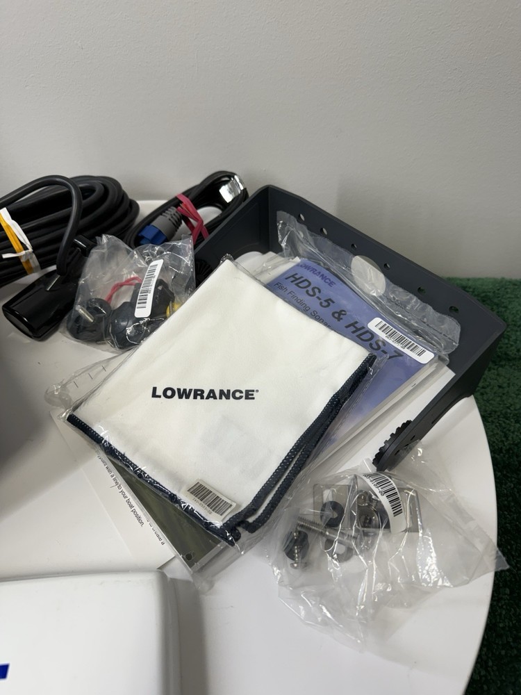 Lowrance HDS 7 Insight Fishfinder + GPS Plotter - Please See Description & Pics